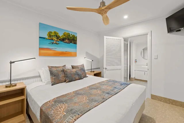 جناح بإطلالة على المسبح، Moonlight Bay Suites 1/1