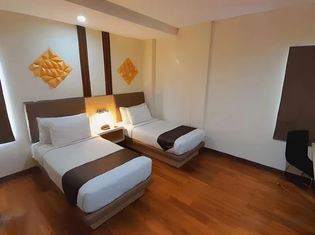 Deluxe, Twin Beds, Sub City Hotel 1/4