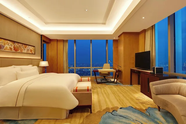 جناح جونيور ركني بسرير كينج، THE WESTIN JAKARTA 1/3