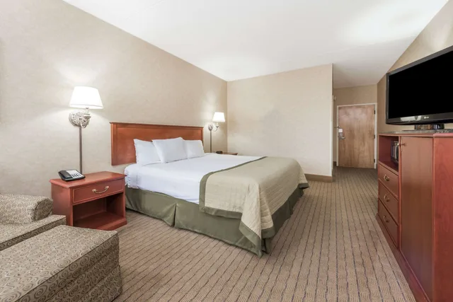 غرفة بسرير كينج لذوي الإعاقة، Baymont By Wyndham Indianapolis South 5/10