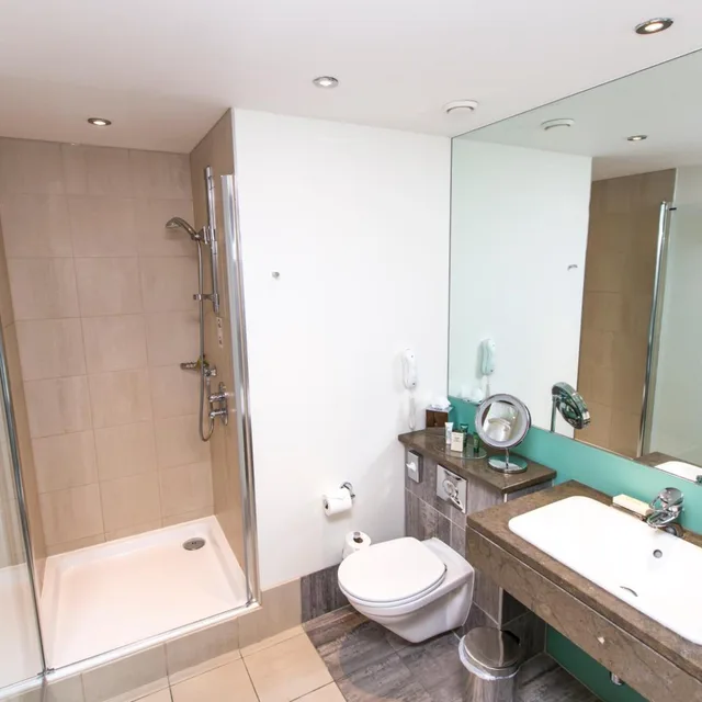 Room, Twin Beds, Hilton London Canary Wharf 10/15