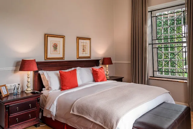 غرفة كلاسيكية بسرير كوين، Van Der Stel Manor 4/8