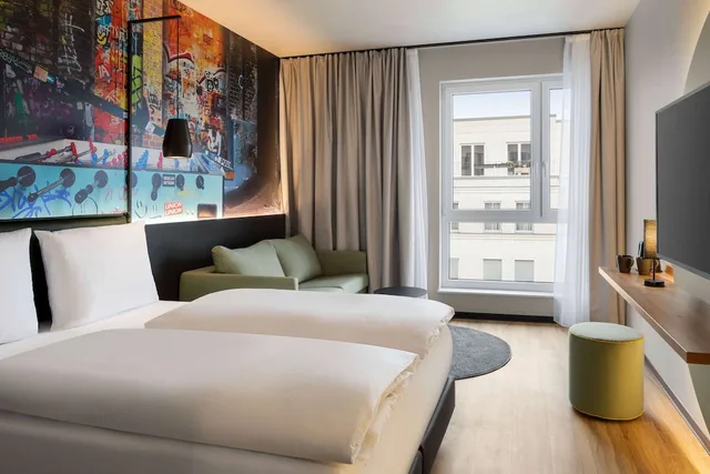 Lounge, Queen Bed, Sofa, B&B HOTEL Berlin-Kreuzberg 1/7