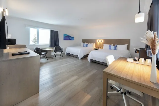 suite, 2 queen beds, bay view، Hotel Plante 2/7