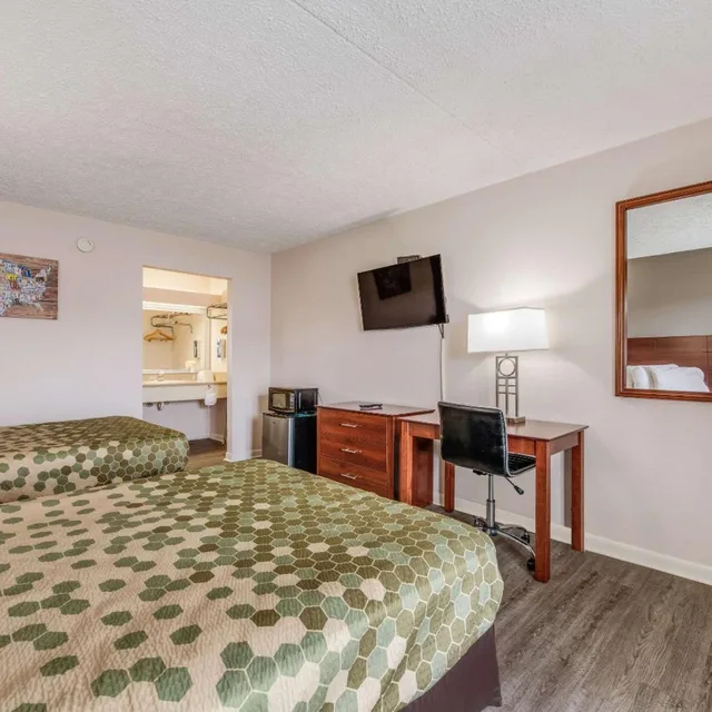 غرفة بسريرين مزدوجين، Econo Lodge Eden, NC 2/8