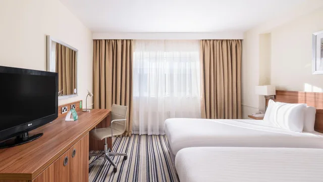 غرفة بسريرين منفصلين لذوي الإعاقة، Holiday Inn Derby Nottingham M1 J25 4/10