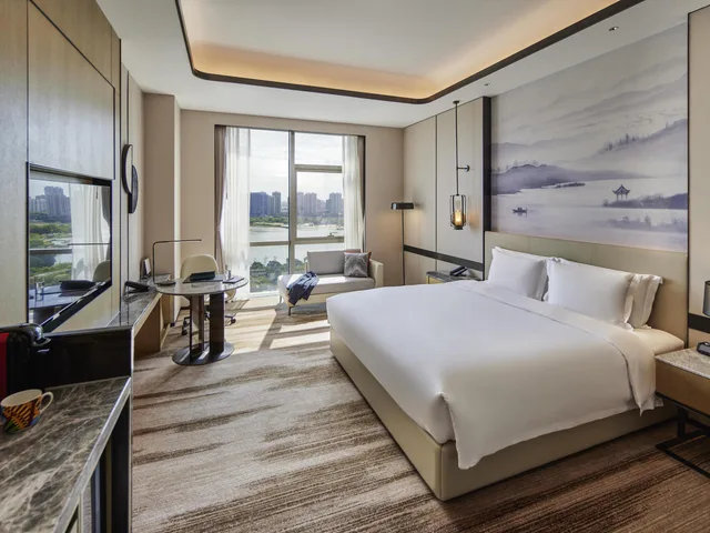 غرفة ديلوكس بسرير مزدوج بإطلالة على البحيرة، Pullman Suzhou Taicang 2/4