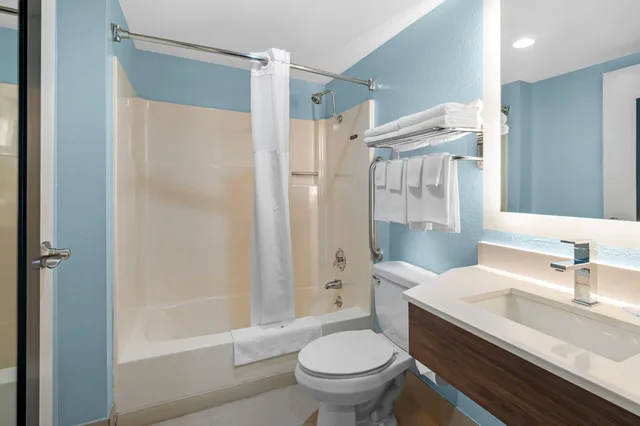 غرفة بسريرين كوين، Quality Inn & Suites At Coos Bay 7/7