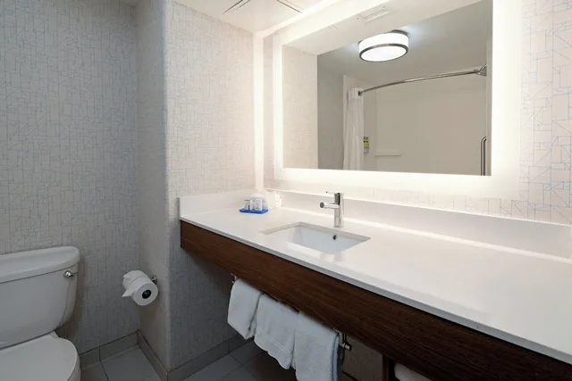 غرفة قياسية بسرير كينج لذوي الإعاقة، Holiday Inn Express Hotel And Suites Fresno South 2/3
