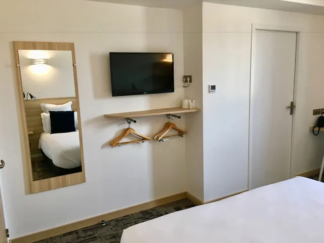 Deluxe, Triple, Queen Bed, Sofa, Brit Hotel Confort Martigues 2/5