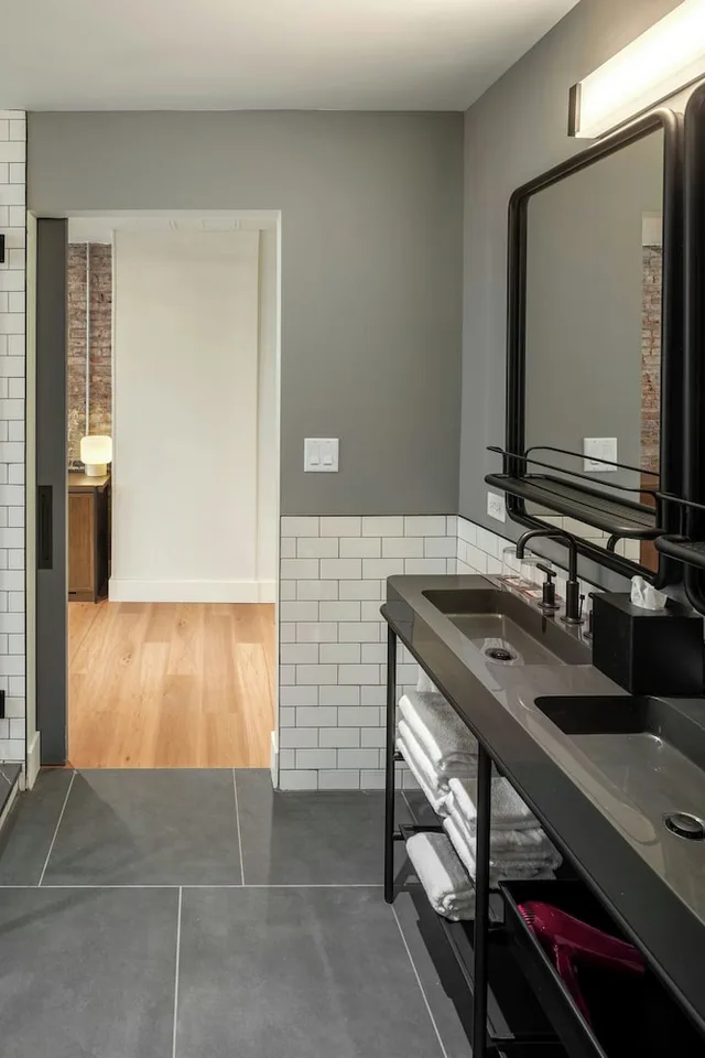 جناح بسرير كينج، Moxy Cincinnati Downtown 4/5