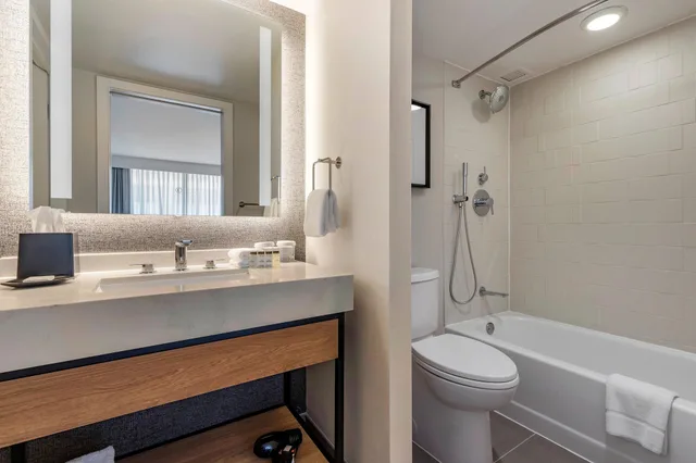 جناح كلوب بسريرين كوين بغرفة نوم واحدة، Sheraton Suites Old Town Alexandria 5/5