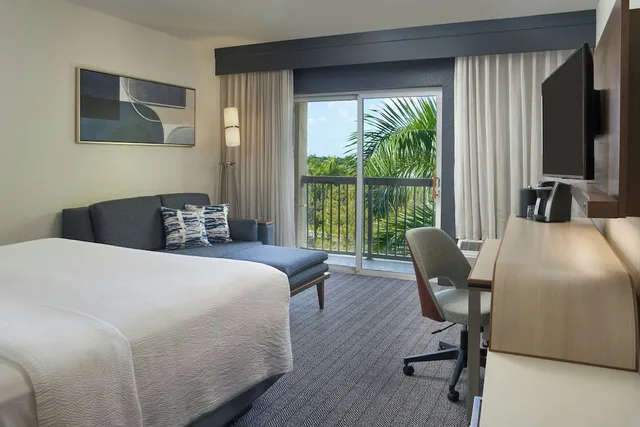 جناح بسرير كينج مع أريكة، Courtyard Fort Lauderdale Weston 2/5