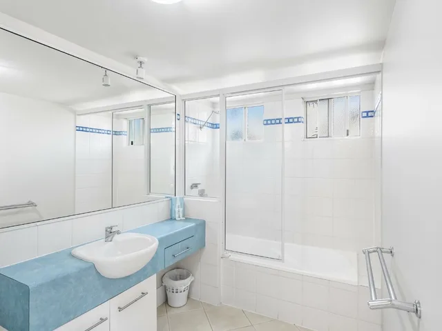 3 Bedrooms, Family, Apartment, 2 Queen and Twin Beds, 2 Bathrooms, NORTH COVE WATERFRONT SUITES 8/10