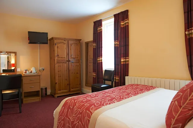 Standard, Double Bed, Chesterhouse 2/4