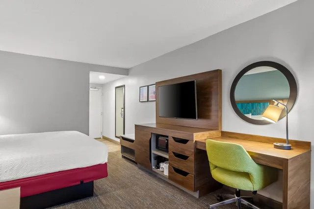 غرفة بسرير كينج بحوض استحمام لذوي الإعاقة، Hampton Inn Jacksonville Ponte Vedra Beach Mayo Clinic Area 8/10