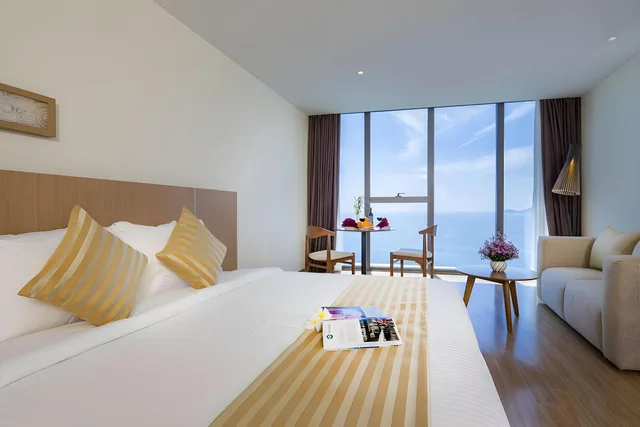 استوديو ديلوكس بغرفة نوم واحدة بإطلالة جزئية على البحر، Starcity Bayfront Nha Trang Hotel 1/2