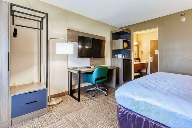 Standard, King Bed, Comfort Inn Shepherdsville - Louisville South 5/10