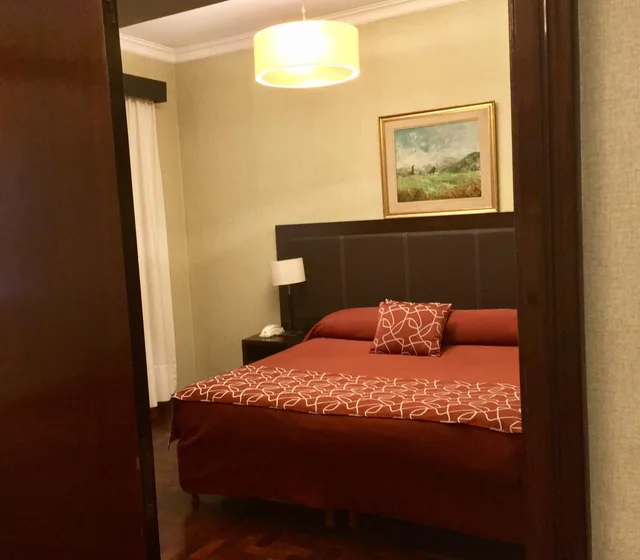 جناح، Hotel Premier 2/3