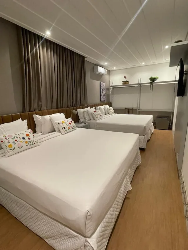 غرفة ديلوكس رباعية بسريرين كينج، Hotel Estilo de Minas 3/6