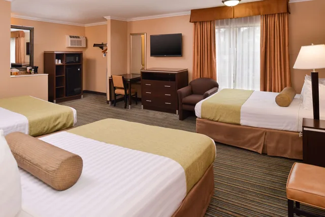 غرفة قياسية بسريرين كوين، Best Western Courtesy Inn - Anaheim Park Hotel 10/10