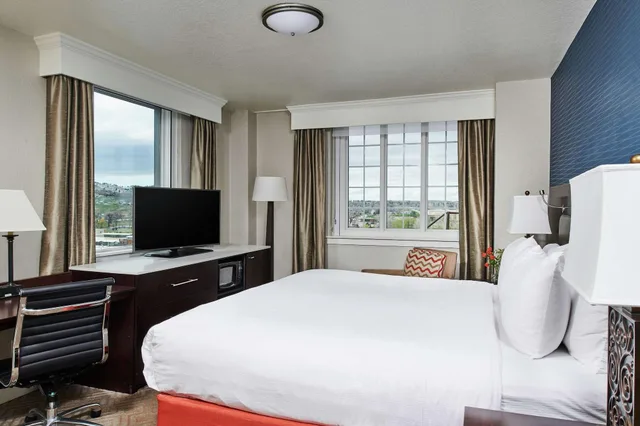 جناح بغرفتي نوم لذوي الإعاقة، Hotel Alex Johnson Rapid City Curio Collection By Hilton 3/7