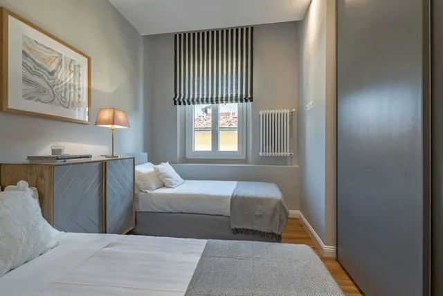شقة بسريرين منفصلين بغرفتي نوم مع أريكة، Flamingo Luxury Apartment 4/10