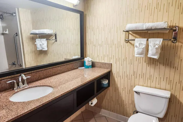 Room, Quadruple, 2 Queen Beds, Country Inn & Suites by Radisson, Tyler University Area 4/6