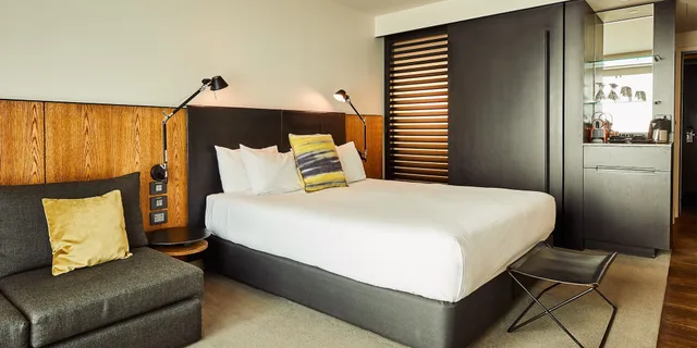 غرفة غراند بسرير كينج لذوي الإعاقة، The Grand by SkyCity 1/3