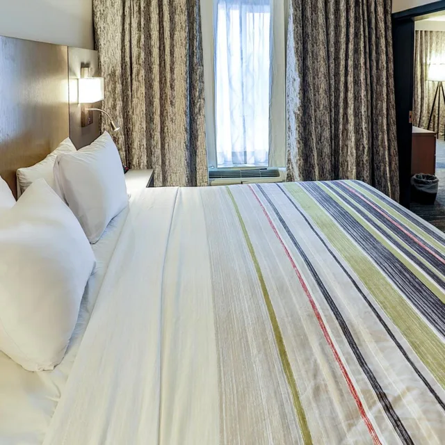 Suite, King Bed, Sofa, Country Inn & Suites By Radisson Nashville Airport TN 4/9