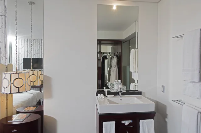 غرفة قياسية بسرير كينج لذوي الإعاقة، Davinci Hotel And Suites On Nelson Mandela Square 6/7