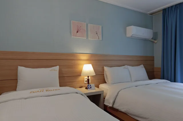 غرفة قياسية بسرير مزدوج وسرير فردي، Benikea Swiss Rosen Hotel 2/4