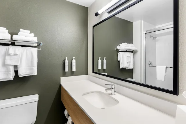 Room, 2 Queen Beds, Accessible, Spark by Hilton Akron Fairlawn 3/3