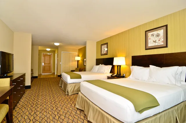 غرفة بسريرين كوين لذوي الإعاقة، Holiday Inn Express And Suites Williston 2/2