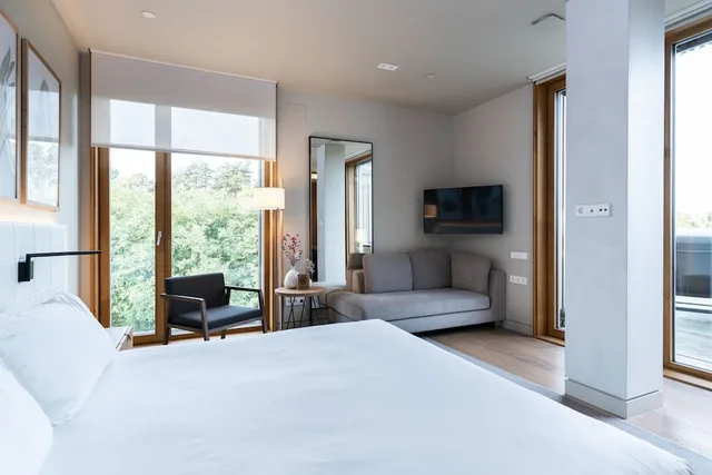 جناح جونيور بسرير كينج بشرفة، Hotel Arima & Spa, an SLH Hotel 2/4