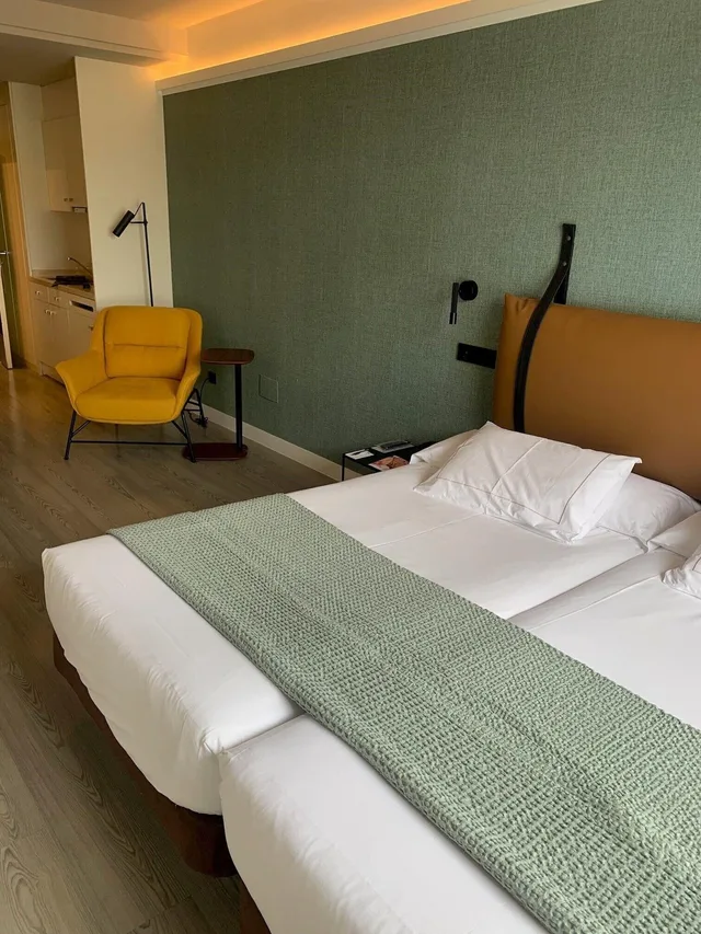 غرفة ثلاثية بسريرين، Suites Viena Plaza de Espana 1/3