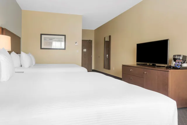 غرفة بسريرين كوين بمطبخ صغير، Best Western Plus Liverpool Hotel & Conference Centre 2/7