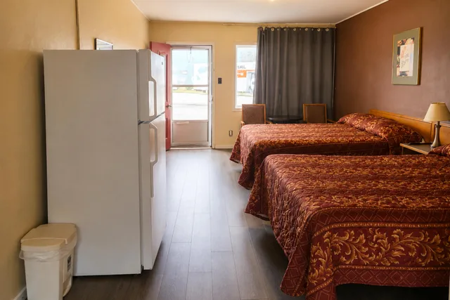 غرفة بسريرين كوين لغير المدخنين، Skyways Motel Muskoka Gravenhurst ON 11 4/6