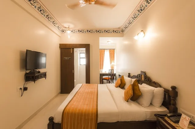 غرفة ملكية ديلوكس بسرير مزدوج، Hotel Umaid Residency 5/7