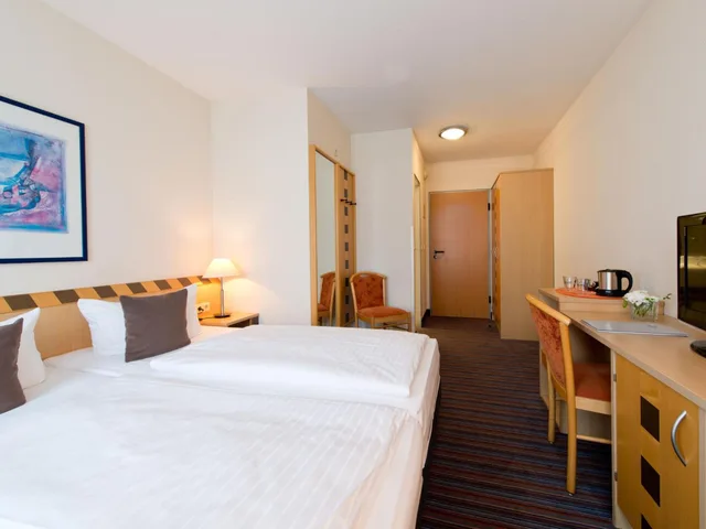 Business, Triple, 3 Beds, ACHAT Hotel Dresden Elbufer 3/9