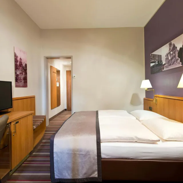 Comfort, King Bed, LEONARDO HOTEL KARLSRUHE 9/10
