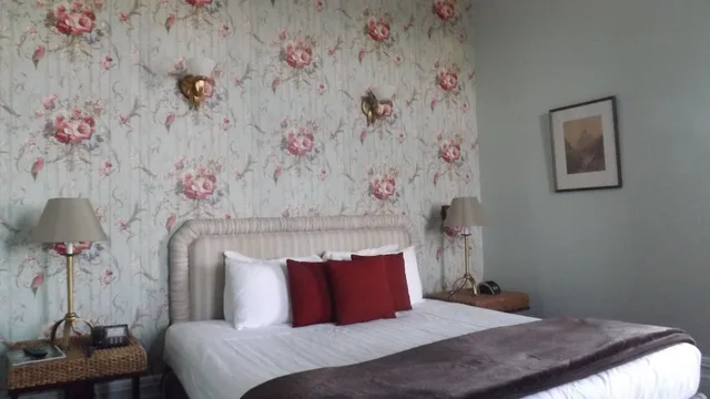 Sunroom, King Bed, Harbour View، The Esplanade Hotel 2/4