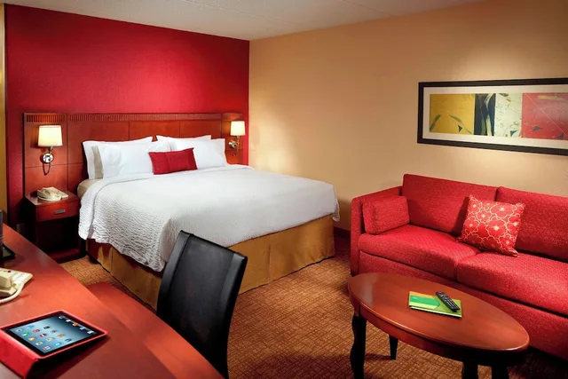 Room, King Bed, Sofa, Accessible, Courtyard By Marriott Columbus 7/10
