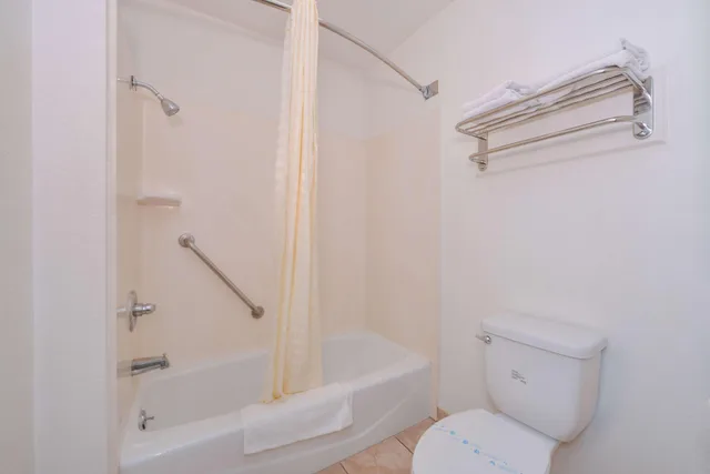 غرفة بسرير كينج، Americas Best Value Inn Rialto 6/6