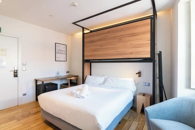 غرفة بسريرين منفصلين وأسرّة بطابقين بحمام خاص، Bluesock Hostels Porto 1/2