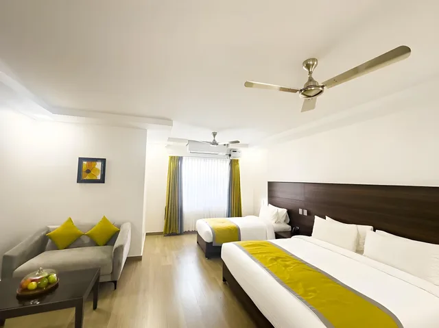 غرفة ثلاثية بسرير كينج، GRAND REGENT HOTEL 1/2