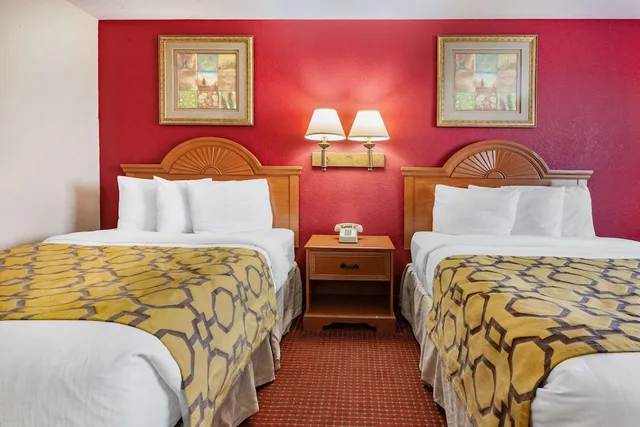 Room, 2 Double Beds, Pet Friendly, Baymont by Wyndham Perrysburg/Toledo 3/9