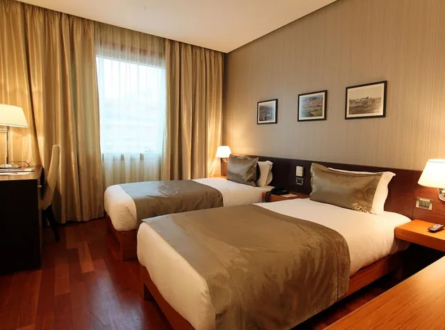 غرفة ديلوكس بسرير كينج، Tirana International Hotel and Conference Centre 3/8