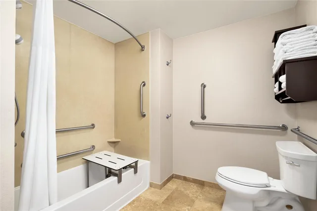 غرفة بسريرين كوين بحوض استحمام لذوي الإعاقة، Hampton Inn Portland Downtown Waterfront 2/3