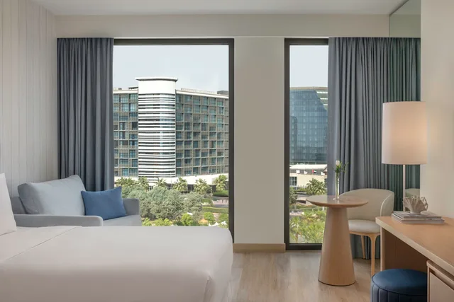 Deluxe, Twin Beds, Plaza View، Crowne Plaza Abu Dhabi Yas Island 3/5